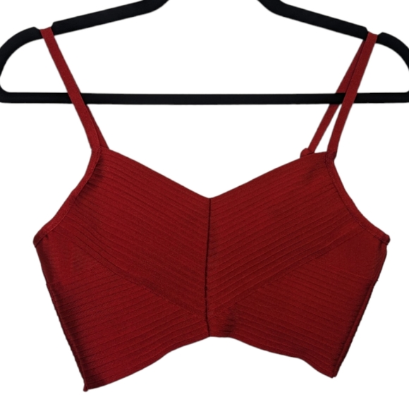 Superdown Red Crop Top 🔥 - Picture 3 of 10